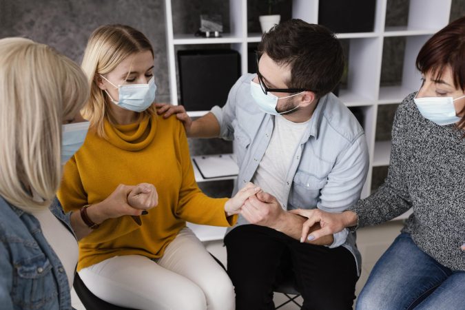 A professional specialist providing Alcohol Addiction Treatment in Mumbai during a private therapy session.